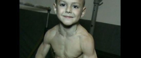 Malý Arnold. Nejsilnější dítě na světě Malý Arnold. Nejsilnější dítě na světě