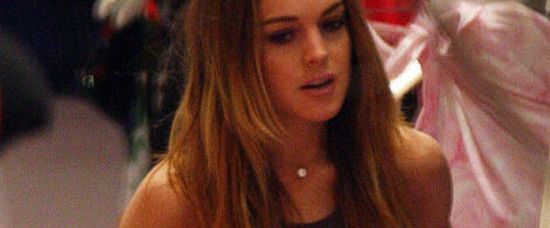 Na Lindsay Lohan prasklo, že má silikony