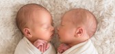Vzácné a kuriózní narození dvojčat – liší se den, měsíc i rok jejich narození