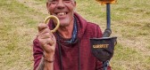Brit našel pomocí detektoru kovů zlatý náhrdelník starý 4 000 let