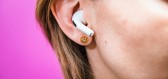 S bezdrátovými sluchátky a reproduktory je možné poslouchat hudbu prakticky kdekoliv