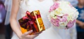 Svatební sezona je v plném proudu. Jak to udělat, pokud si nemůžete dovolit svatební dar?