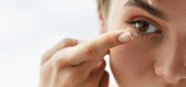 Názor odborníků na nošení brýlí a kontaktních čoček v době koronavirové
