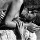 Zac Efron v bahně s nahou ženou