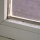Orosená okna v domácnosti představují jistá zdravotní rizika