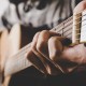 Jak se naučit hrát na kytaru doma