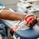 Krevní transfuze zachraňuje životy. Cesta k ní vedla ale velmi trnitá