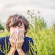 Venku všechno kvete, takže se můžete potýkat s příznaky alergie. Jak se s tím vypořádat?