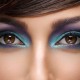 Trend v líčení 2024: Zpátky jsou modré stíny a oční linky