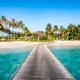 Maledivy - při vyslovení tohoto slova se většině lidí vybaví bělostné pláže, tyrkysové moře a vodní vily na kůlech