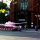 Červený kostel, růžový tank. Podivné výtvory hyzdí už i Brno.
