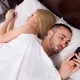 Závislost na mobilním telefonu ničí partnerské vztahy