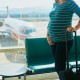 Létání v těhotenství je možné, opatrnost je ale na místě