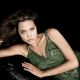 Video: kojící Angelina v rouše Evině