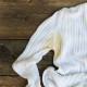 Oblečení zničené od potu: Zbavte se žlutých skvrn pomocí octu, sody a dalších dostupných ingrediencí