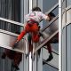 Francouzský Spiderman vyšplhal na nejvyšší budovu světa