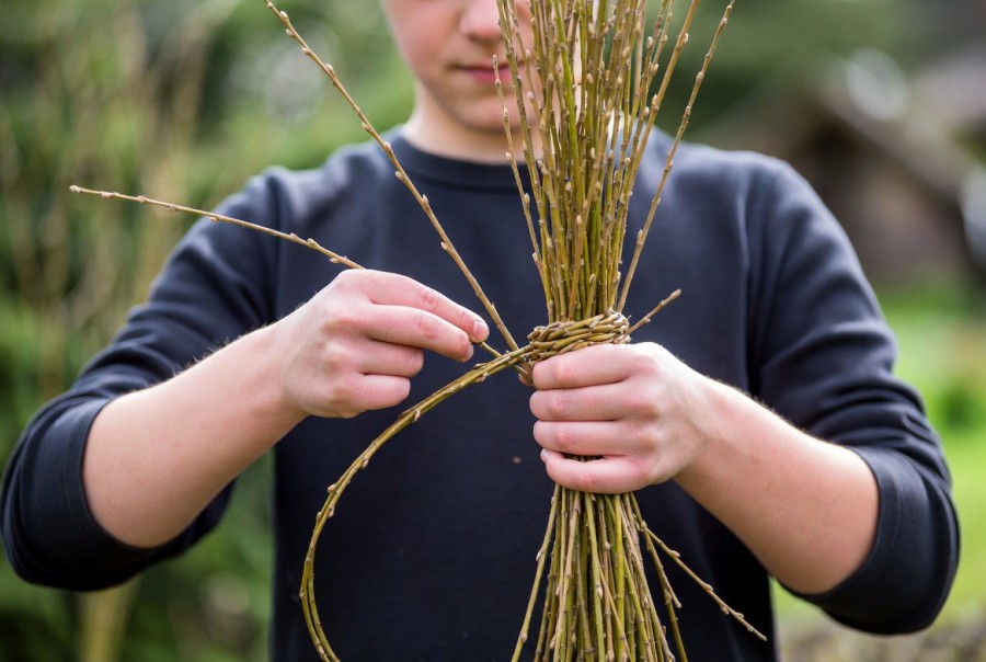 Pleten&iacute; poml&aacute;zky se st&aacute;le udržuje