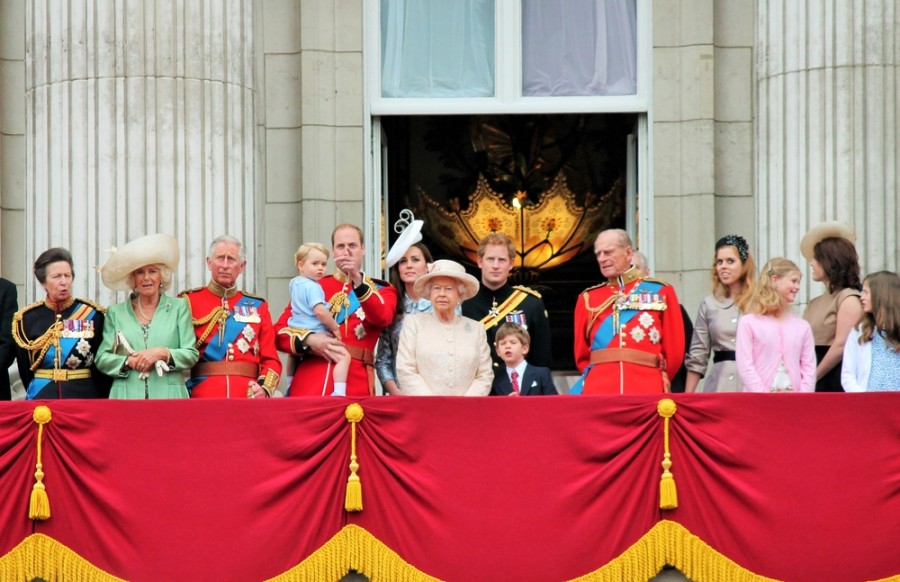 Šaty britské královské rodiny jsou ostře sledovány