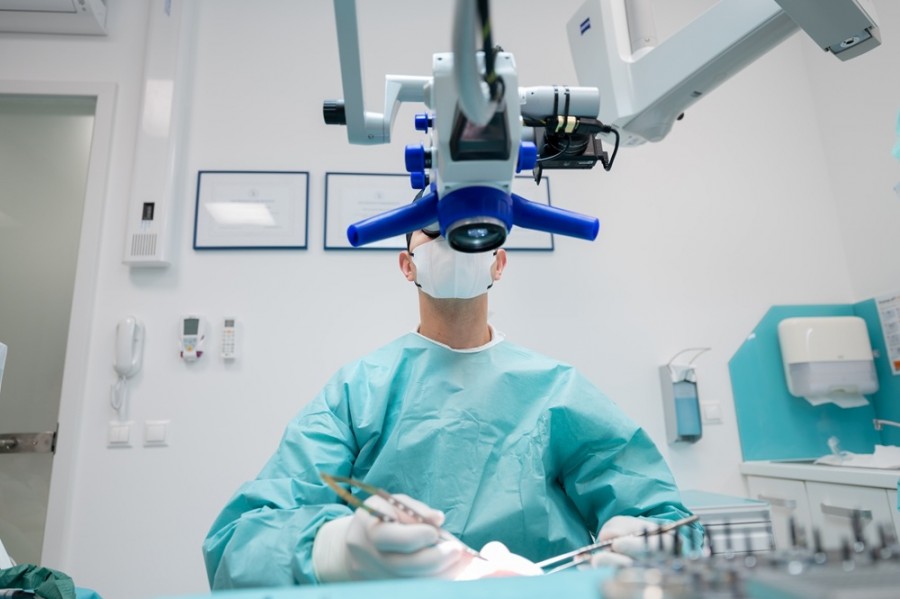 Zubní implantát