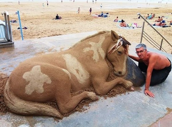 Kůň z písku