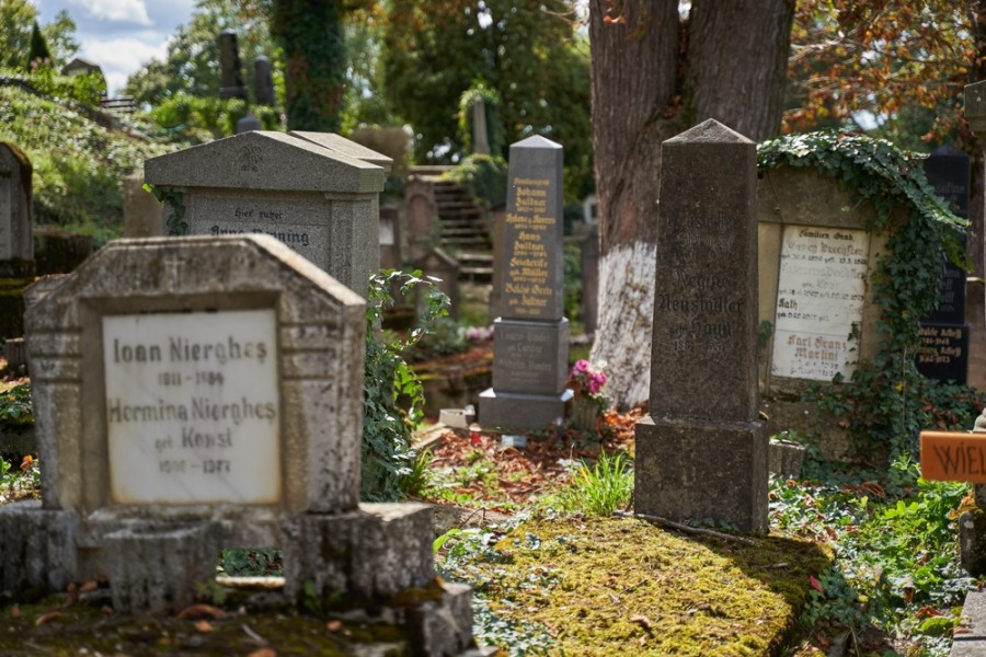 Hřbitovní náhrobky