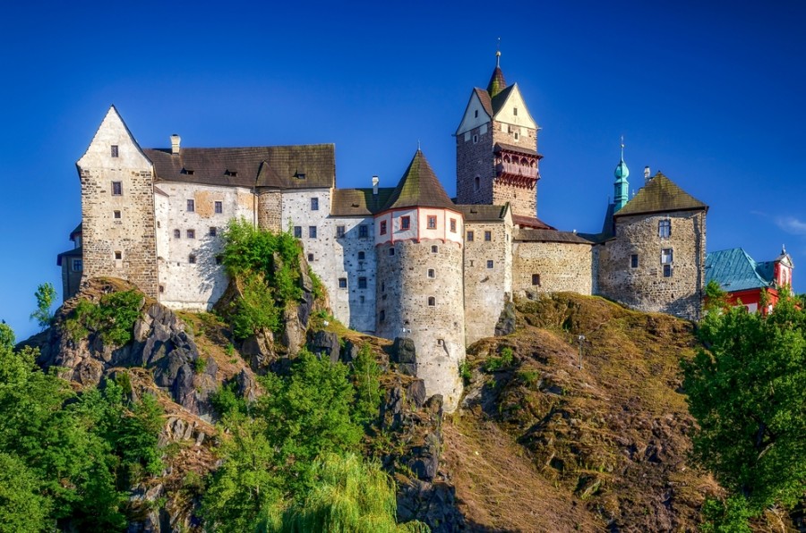 Majestátní hrad Loket