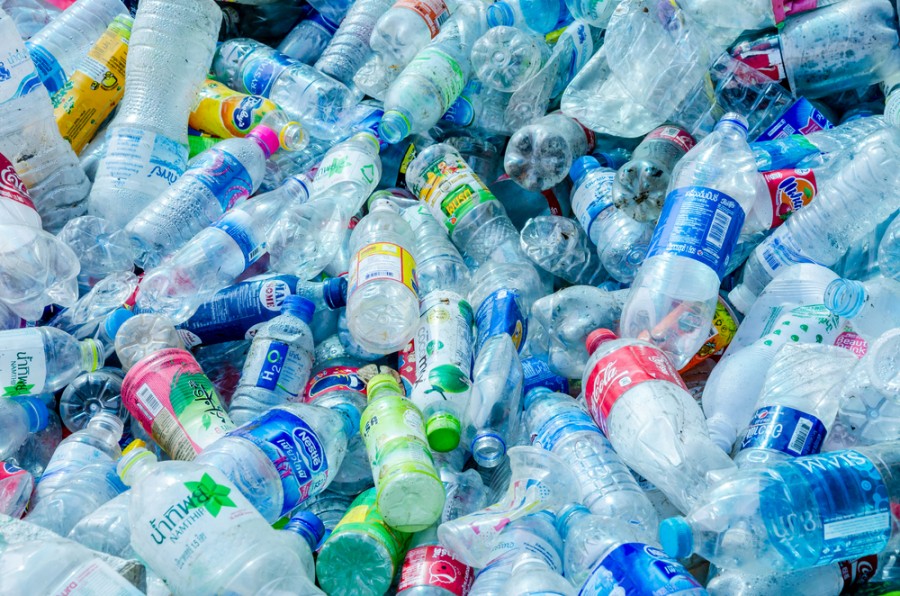 Plastového odpadu jsou plné skládky