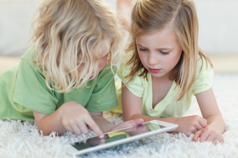 Děti často zahání nudu tabletem nebo mobilem