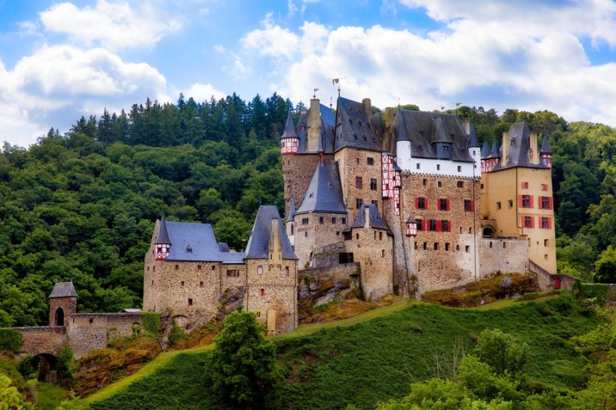 Hrad Eltz je vskutku impozantn&iacute;